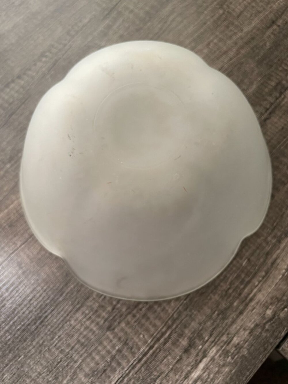 Vintage Frosted Glass Bowl 9" Scalloped Edge Home Décor tulip fruit - Picture 6 of 7